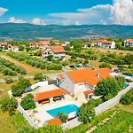 Luka Villa
