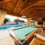 Luka Villa *