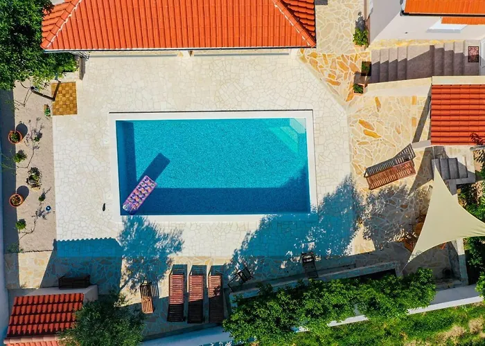 Luka Villa