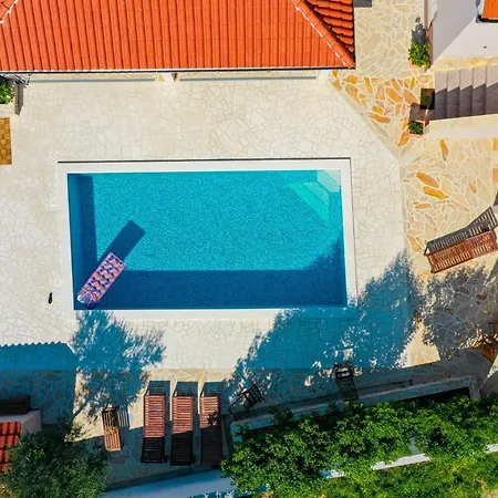 Luka Villa